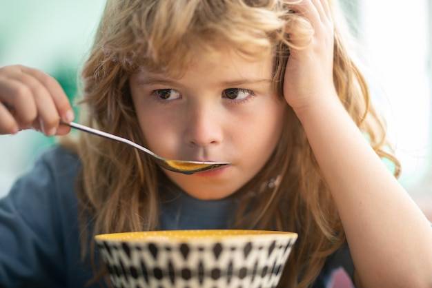 Niejadek w placówce edukacyjnej jak pomóc dziecku z wybiórczością pokarmową?